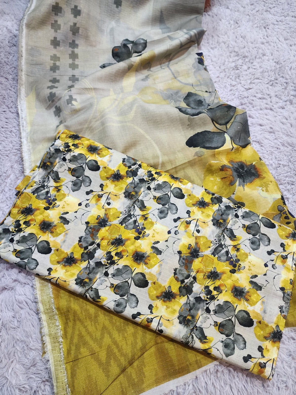 3 Piece Doriya Lawn Printed Suit With Lawn Dupatta
