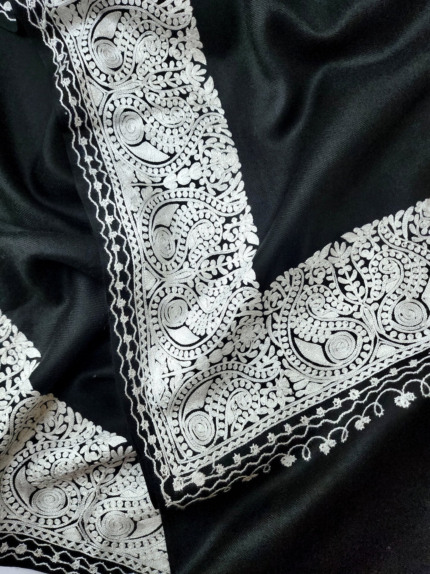 Pashmina Shawl | Black With White Wide Border Kashmiri Shawl on Sale