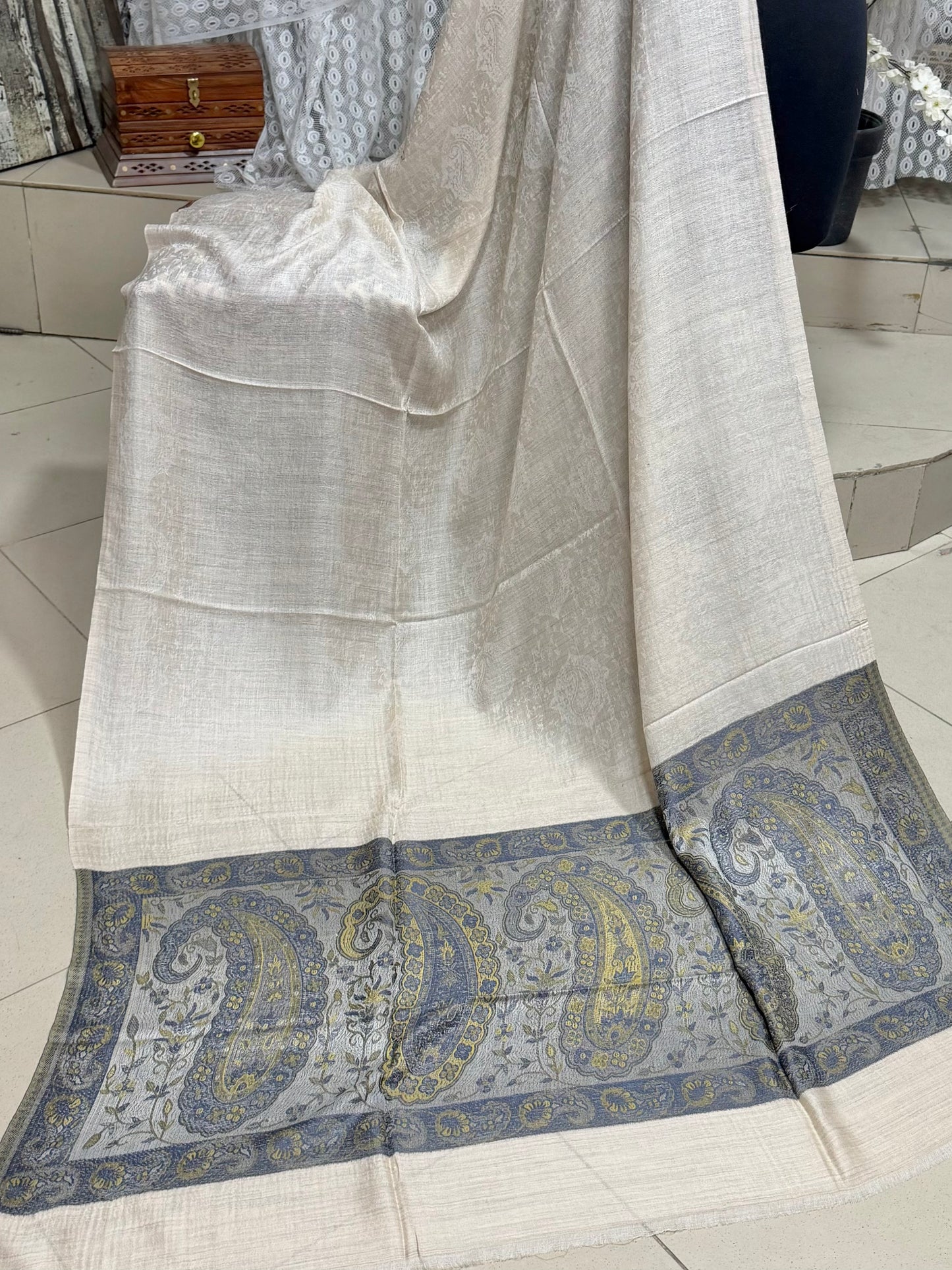Self Toosh Kani Palla Shawl Made in Kashmir | Perfect Gift For Winters