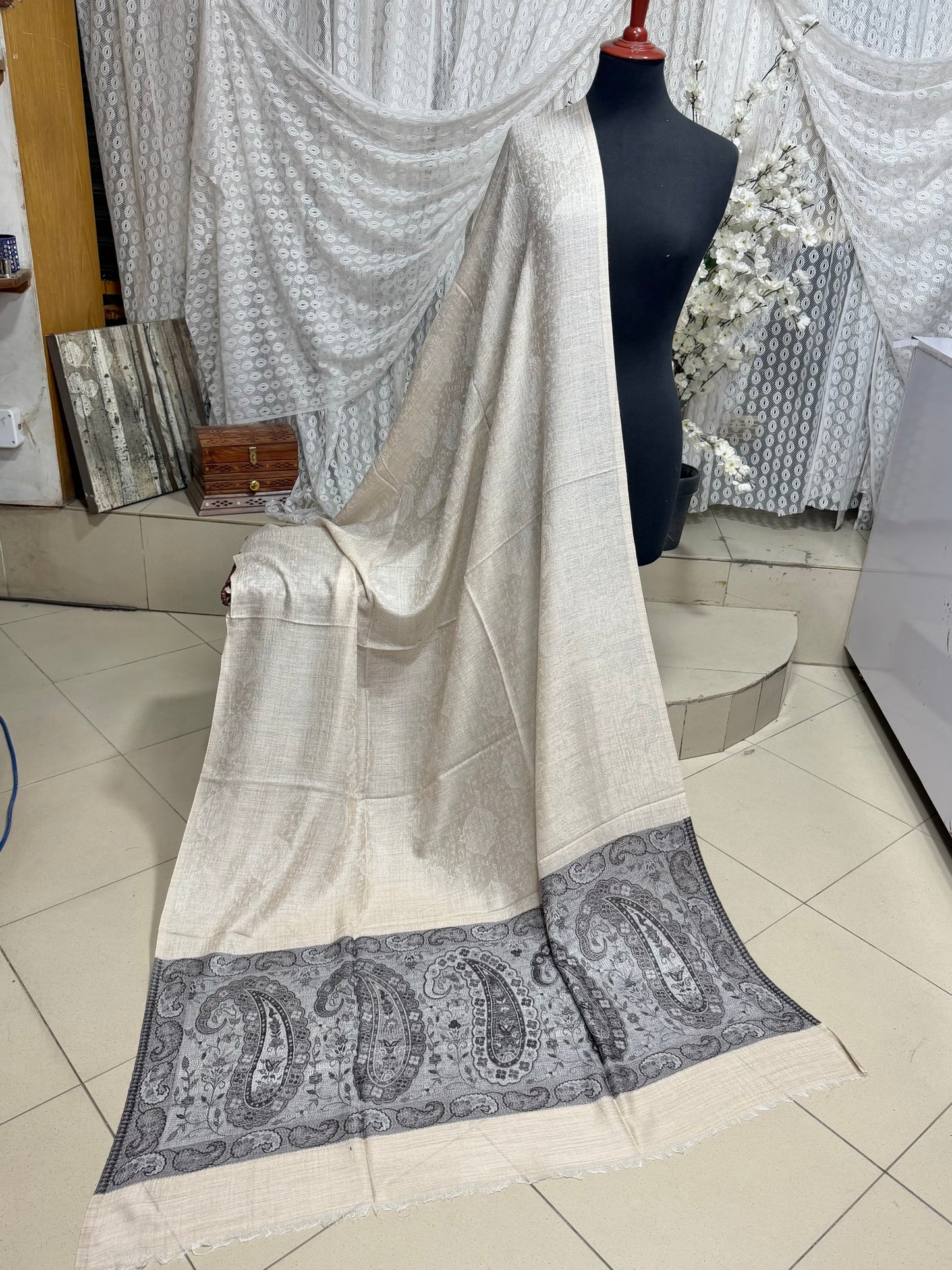 Self Toosh Kani Palla Shawl Made in Kashmir | Perfect Gift For Winters