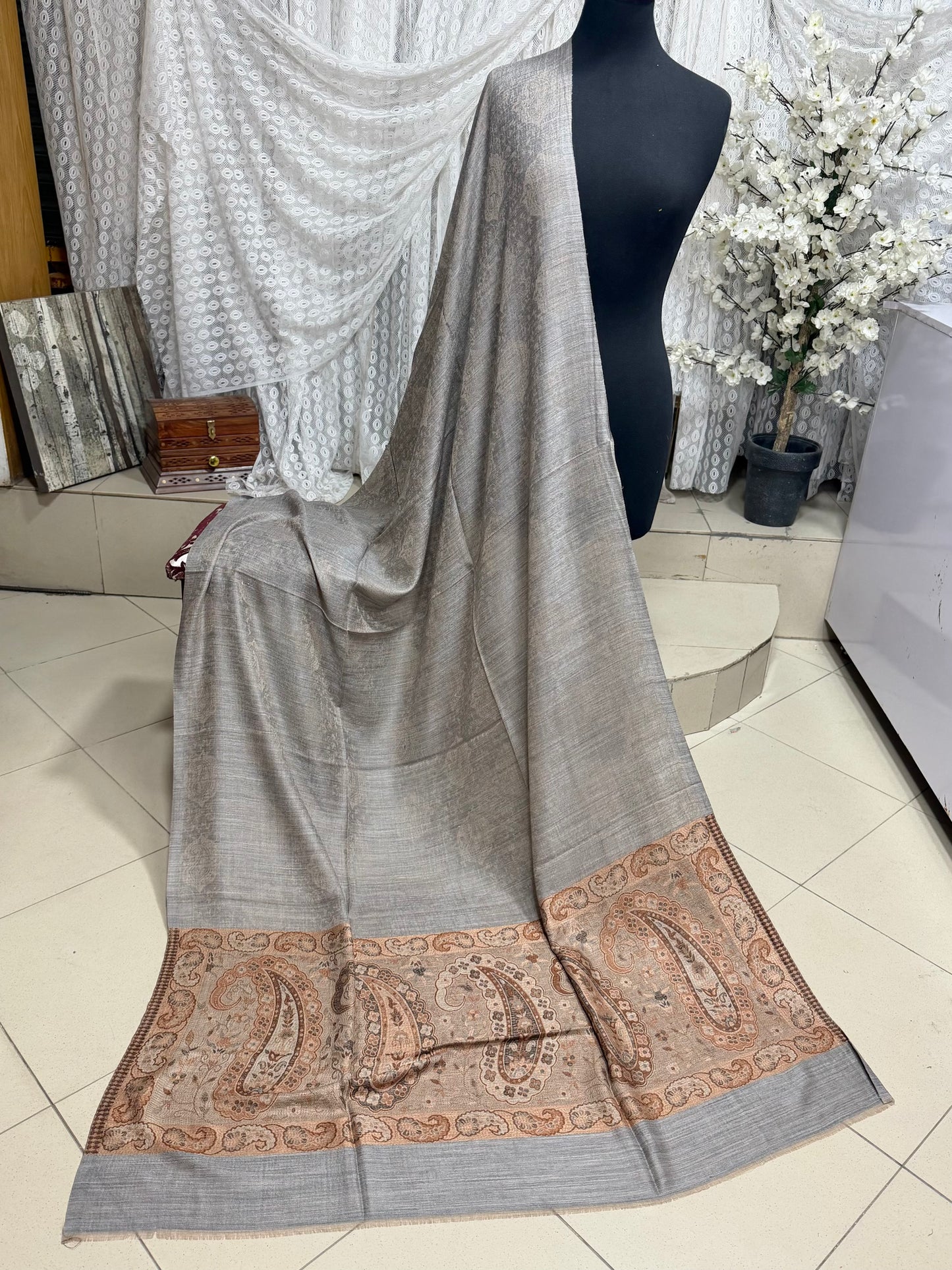 Self Toosh Kani Palla Shawl Made in Kashmir | Perfect Gift For Winters