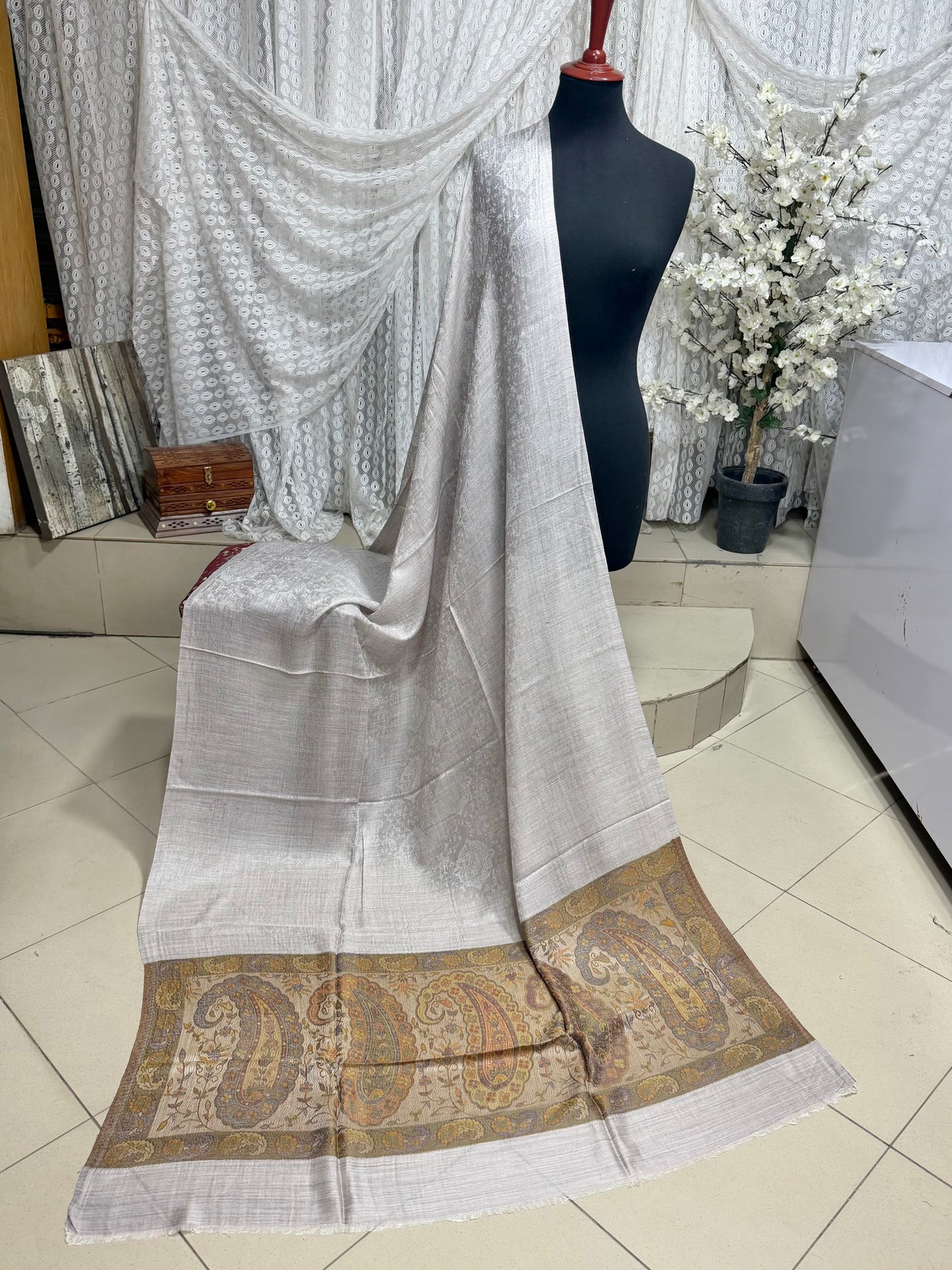 Self Toosh Kani Palla Shawl Made in Kashmir | Perfect Gift For Winters