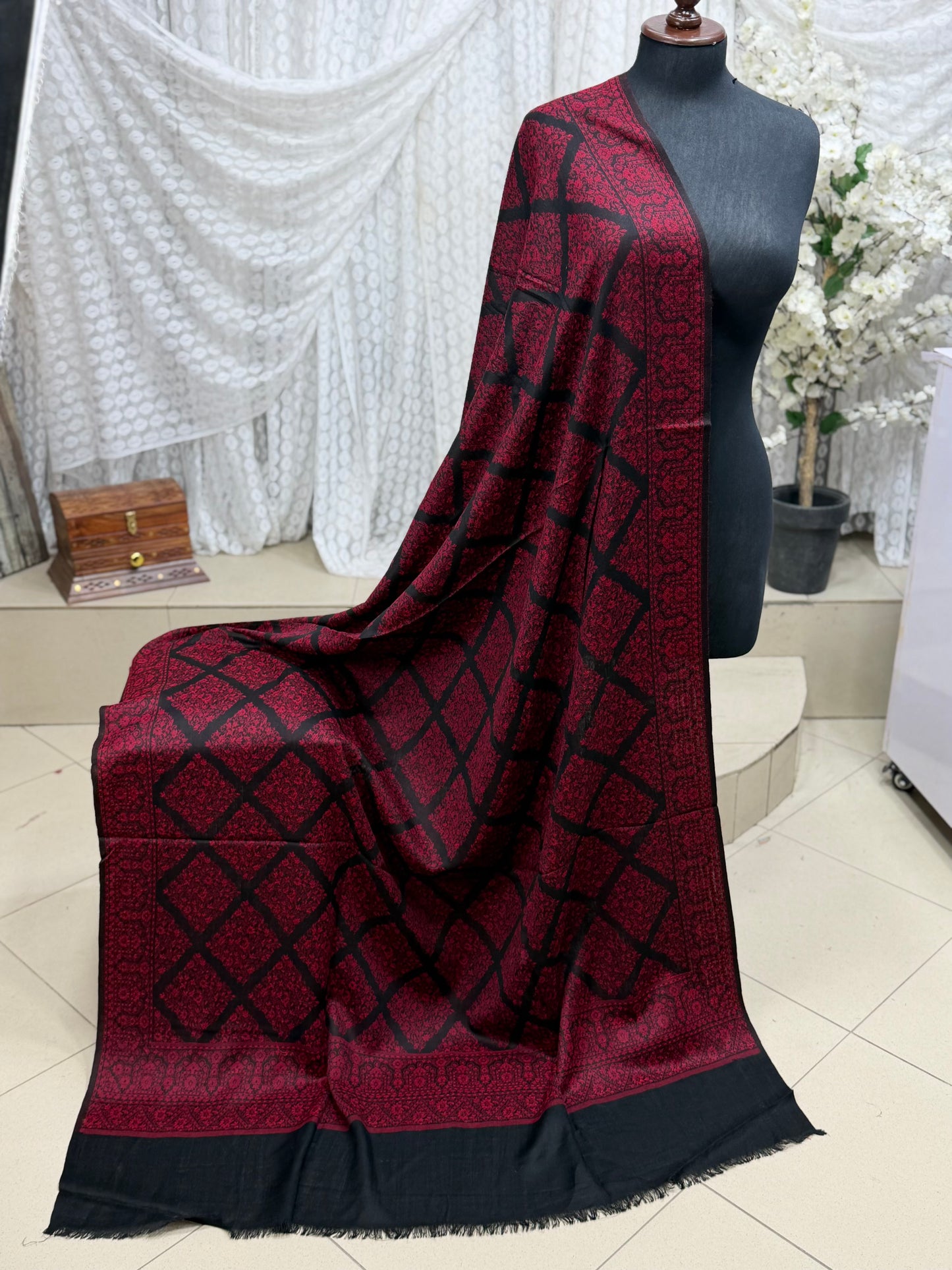 Pashmina Wool Kani Border Shawl in Full Size 4 Side Border | Black Jaal
