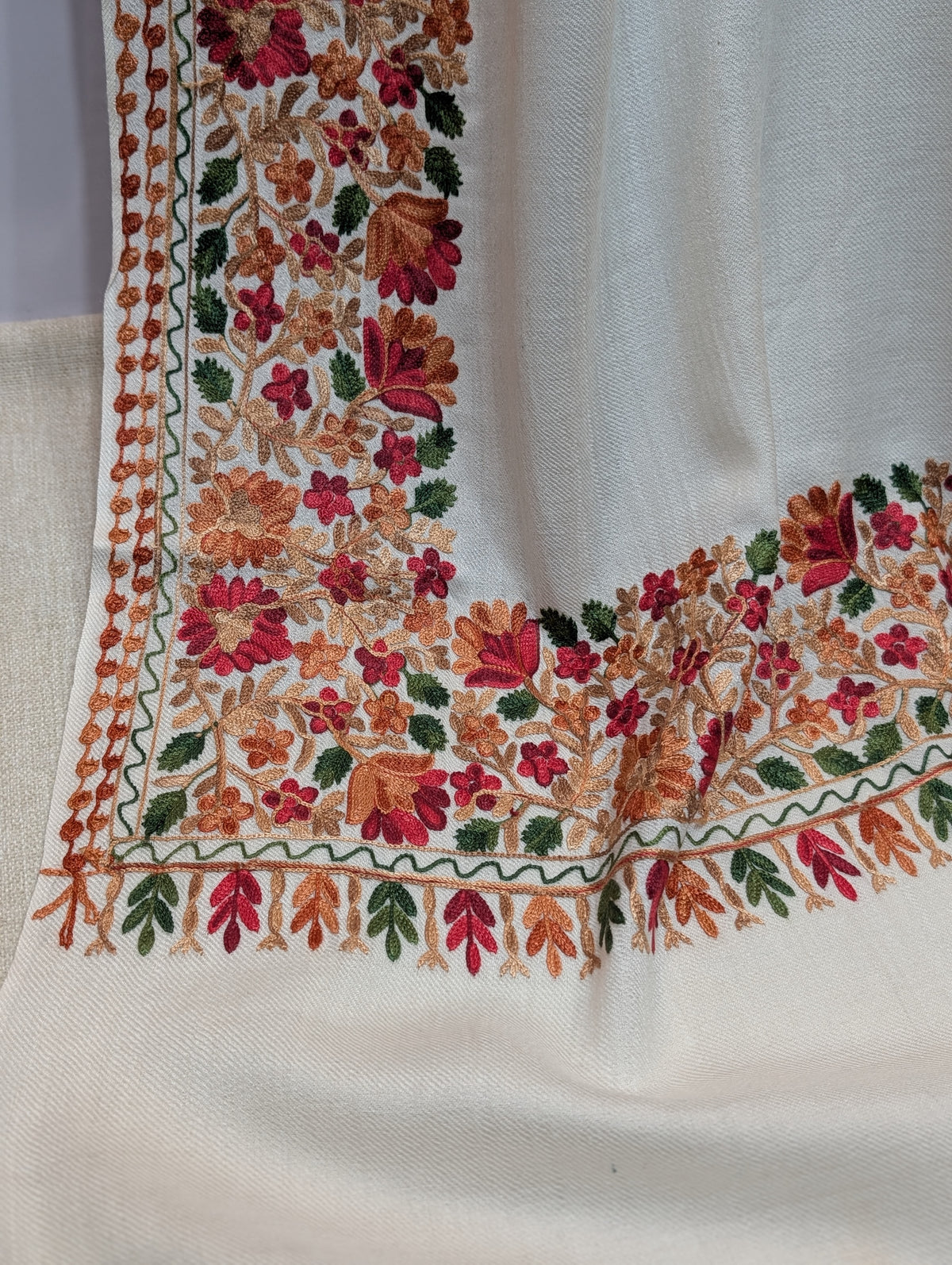 Kashmiri Shawl | Fine Pashmina Aari 4 Side Border Shawl Gift Item | Off White