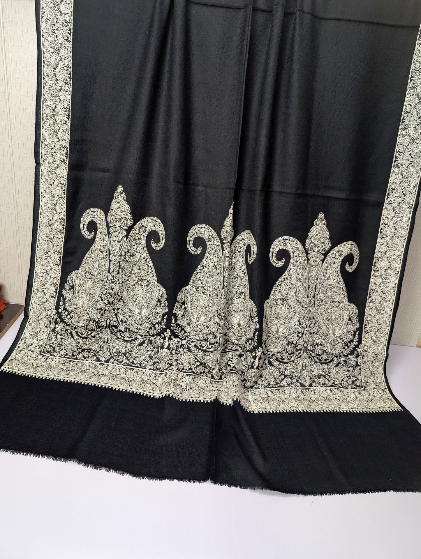 Pashmina Shawl | Papermache Border and Palla Embroidery 2025 Design