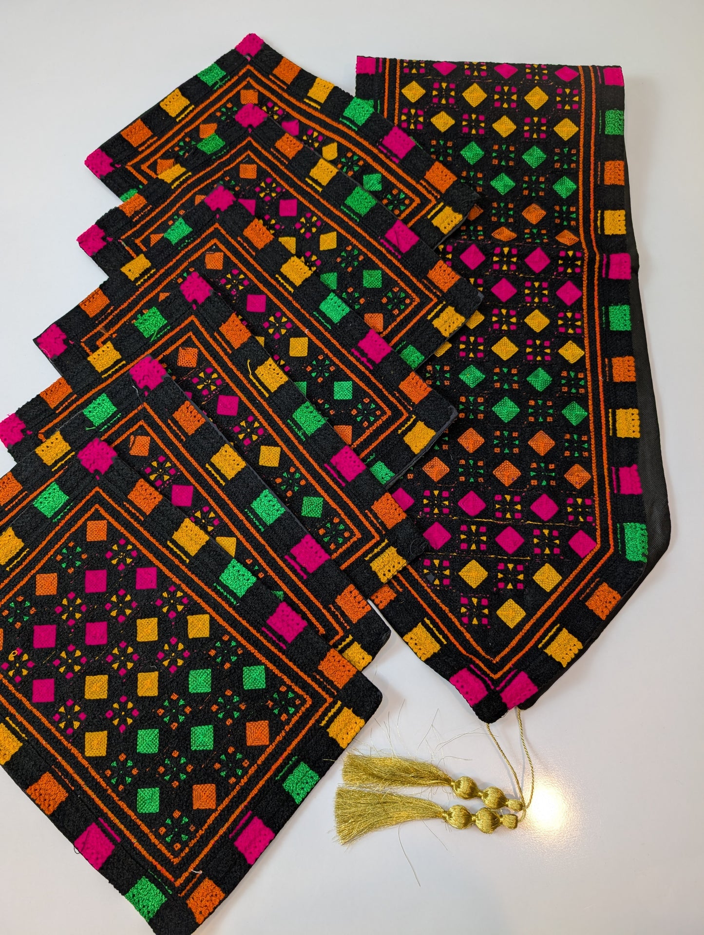 Dining Table Runner Set (7 Piece) Embroidered