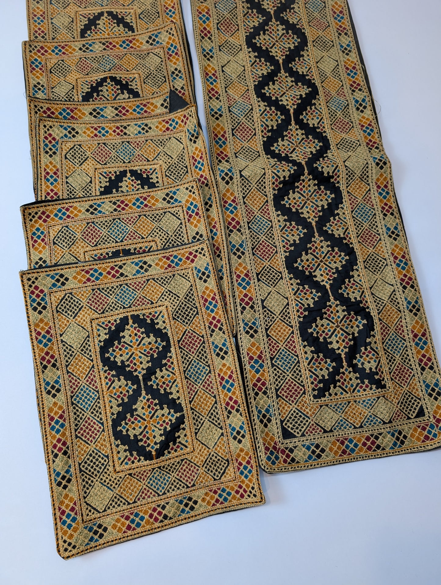 Dining Table Runner Set (7 Piece) Embroidered