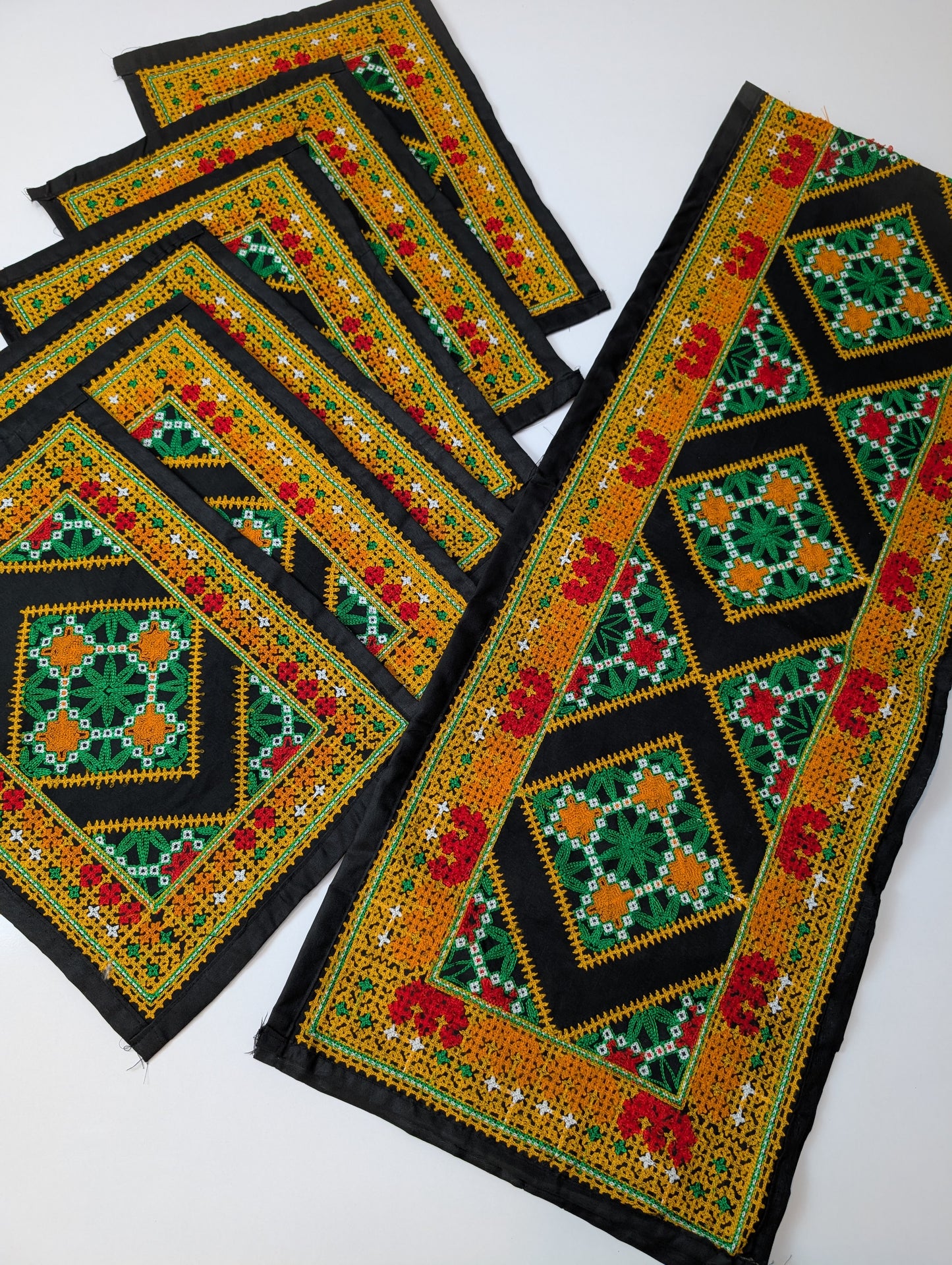 Dining Table Runner Set (7 Piece) Embroidered