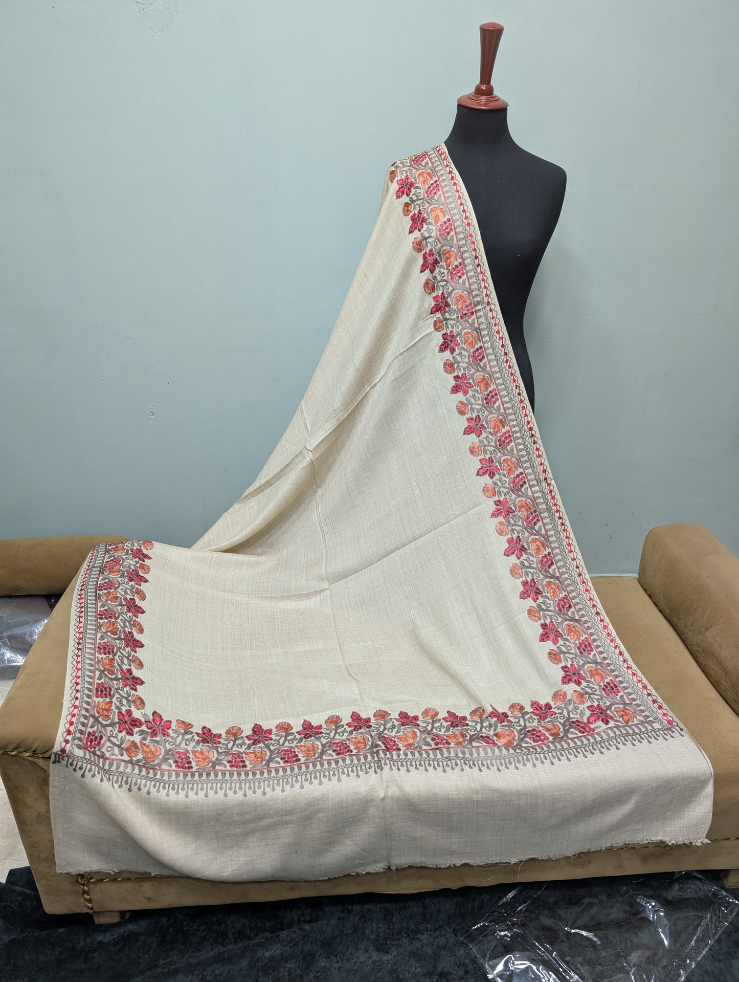 Kashmiri Shawl | Fine Pashmina Aari 4 Side Border Shawl Gift Item