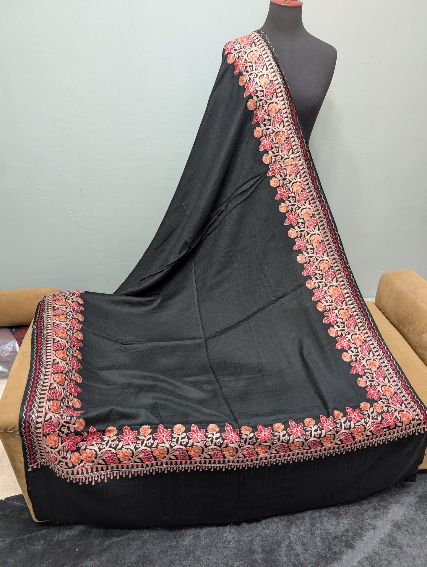 Kashmiri Shawl | Fine Pashmina Aari 4 Side Border Shawl Gift Item
