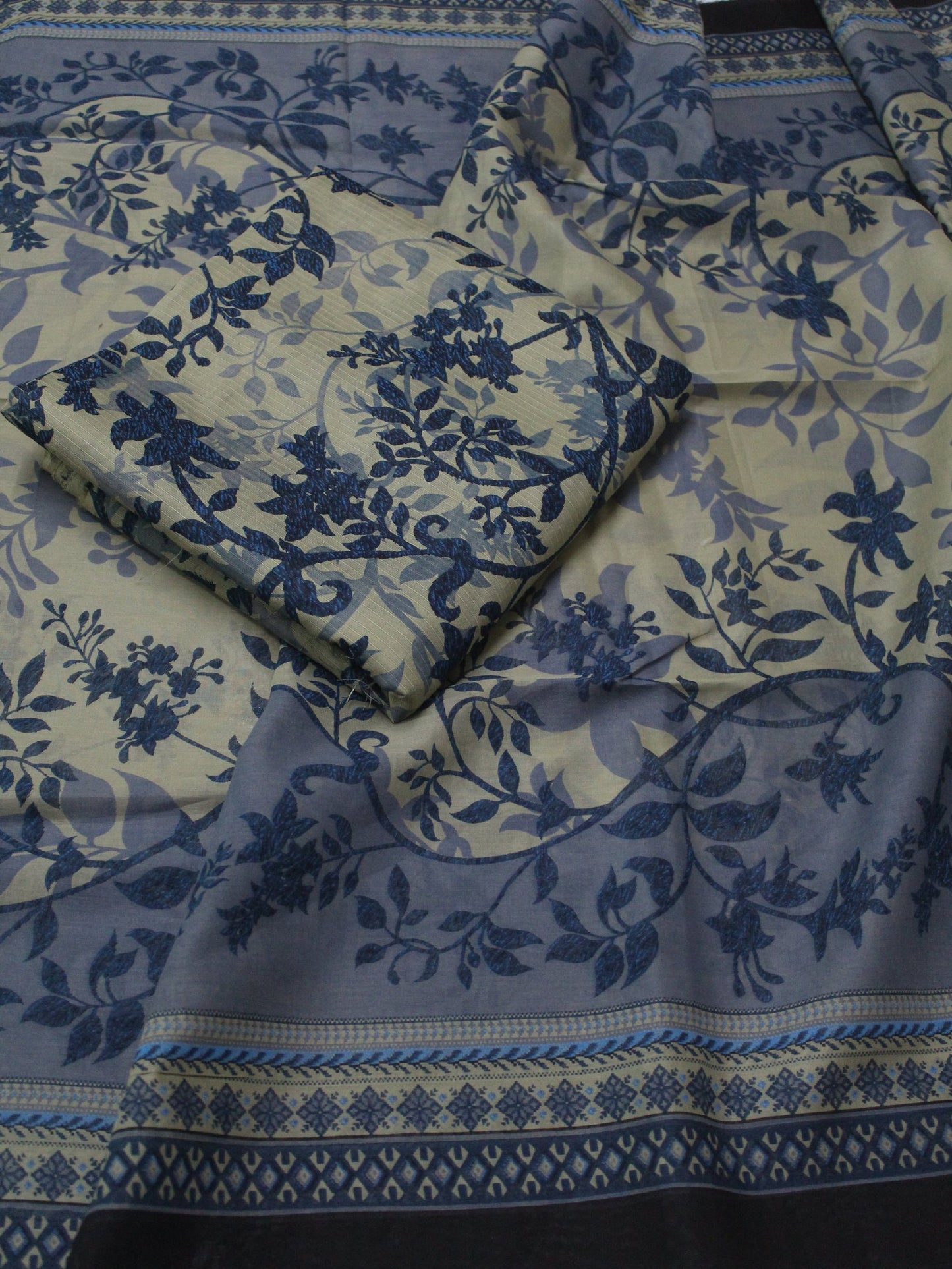 3 Piece Doriya Lawn Printed Suit With Lawn Dupatta