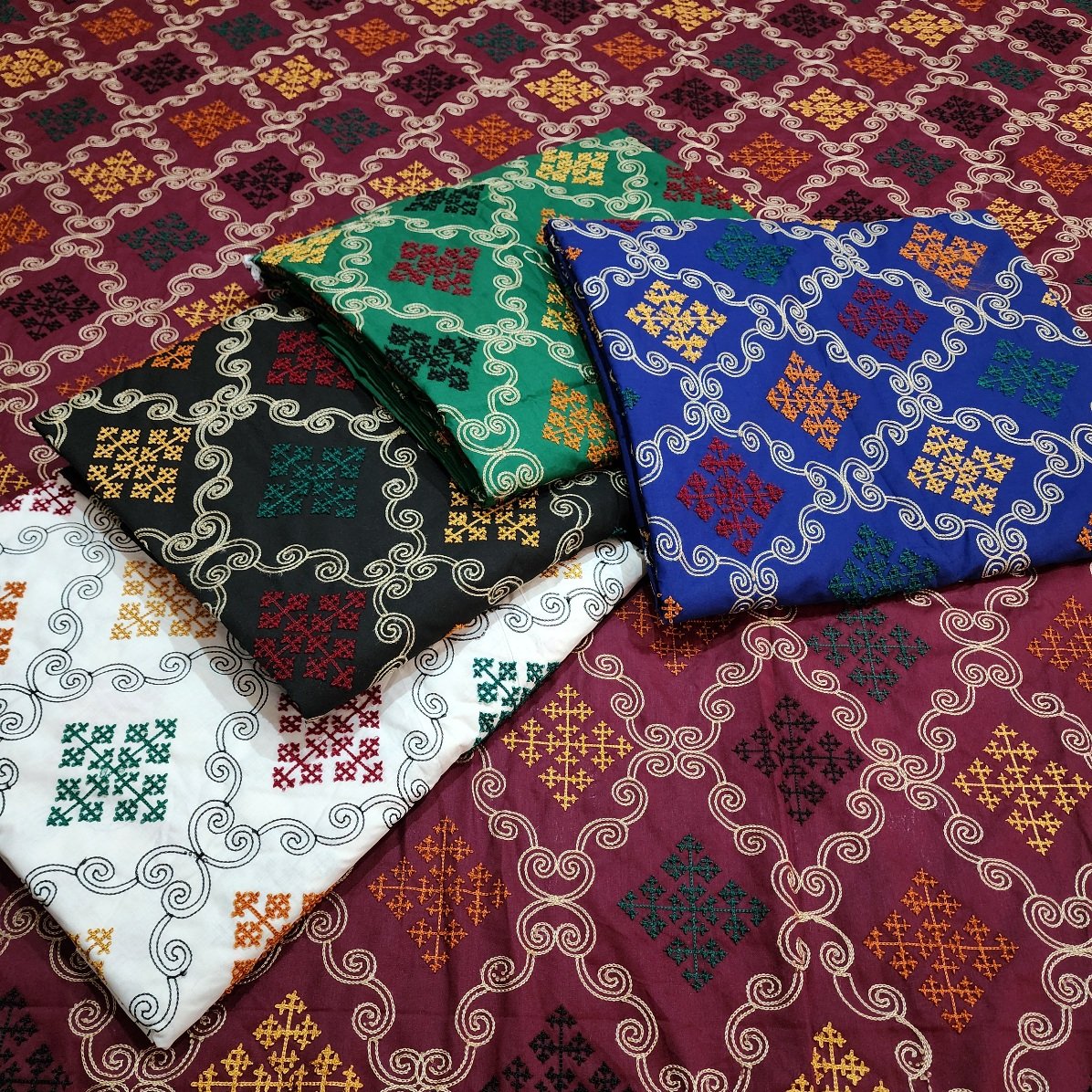 Embroidered Bedsheet 2 Pillows King Size