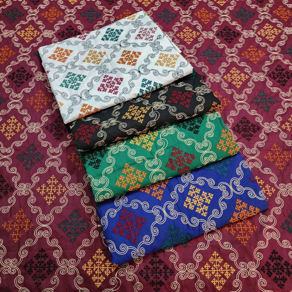 Embroidered Bedsheet 2 Pillows King Size