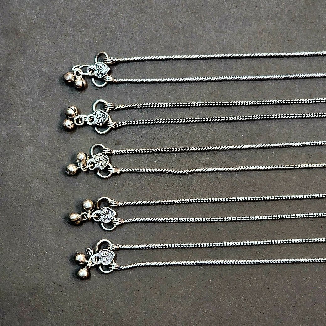 Thin Anklets (Pair) Gilet Metal Oxidized
