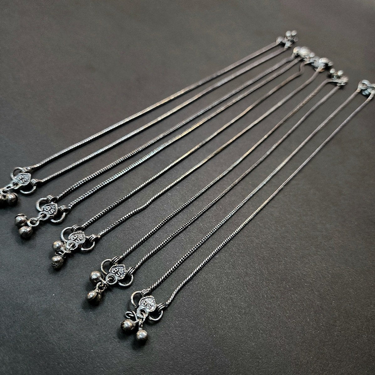 Thin Anklets (Pair) Gilet Metal Oxidized