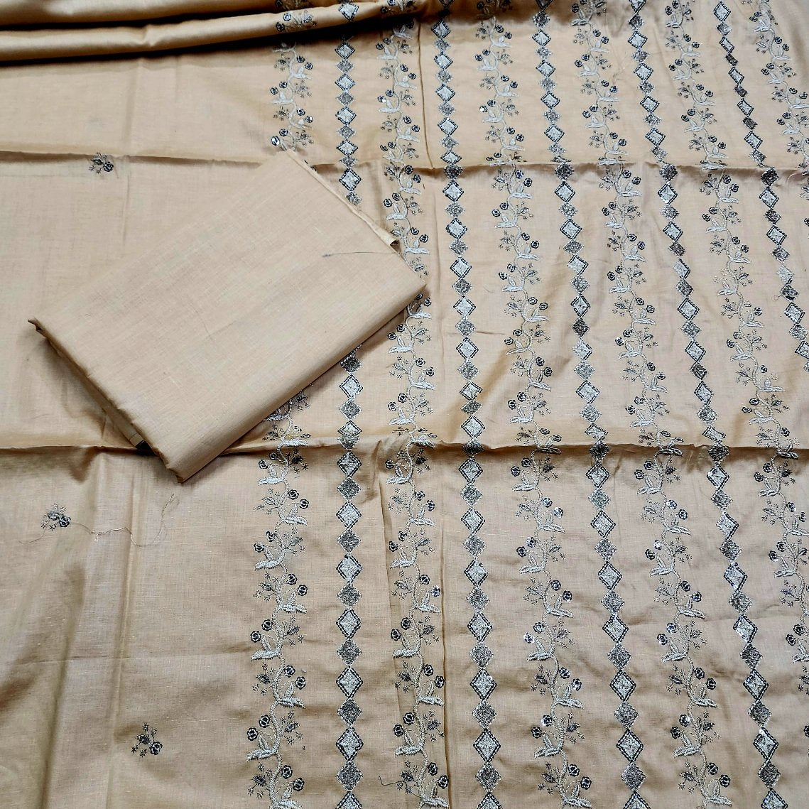 Breeze Lawn 2 Pc Embroidered Suits 25% OFF