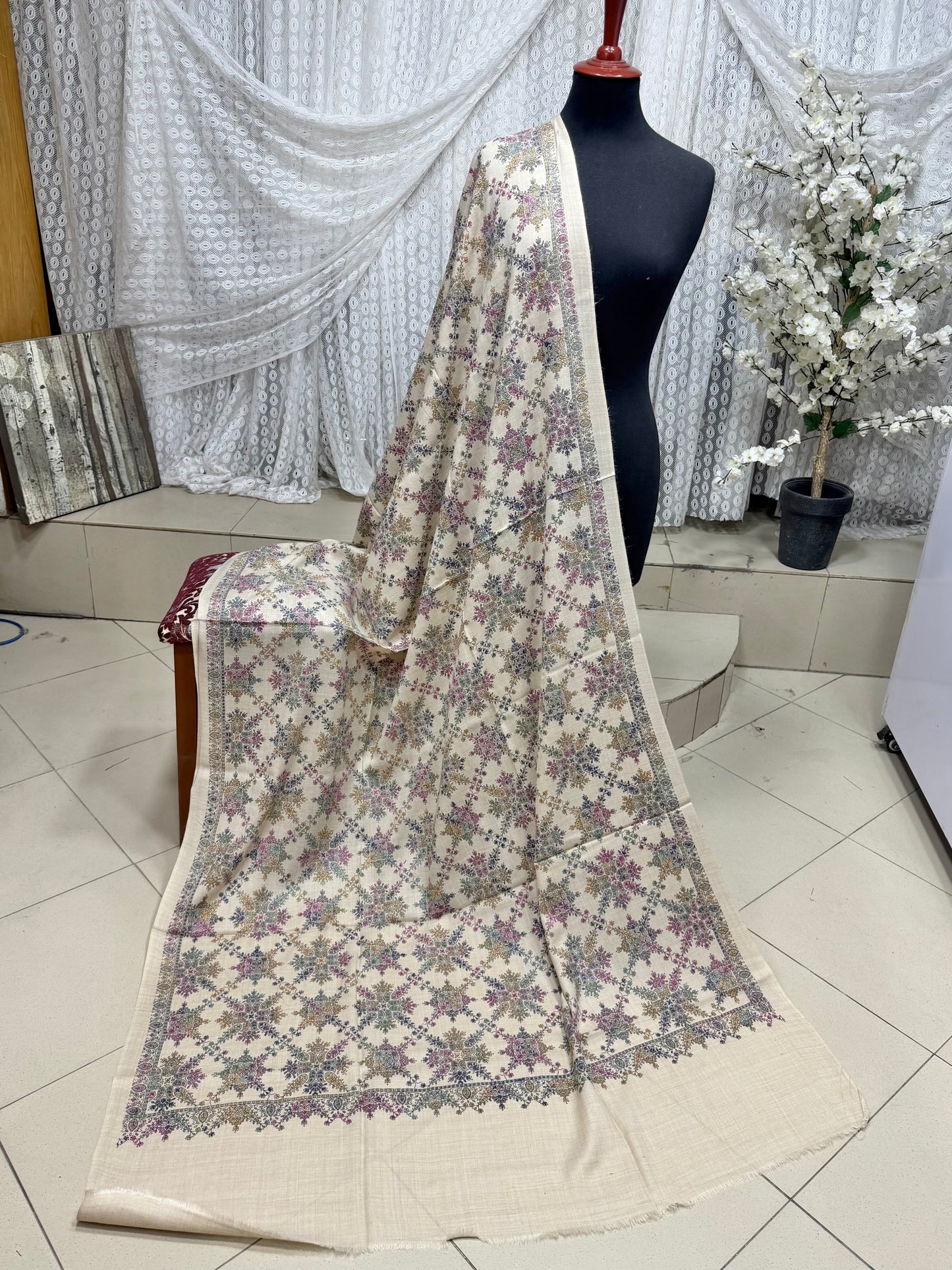 Pashmina Shawl Jaal | Hand Embroidery and Print Beautiful Shawl in Sale | Light Skin