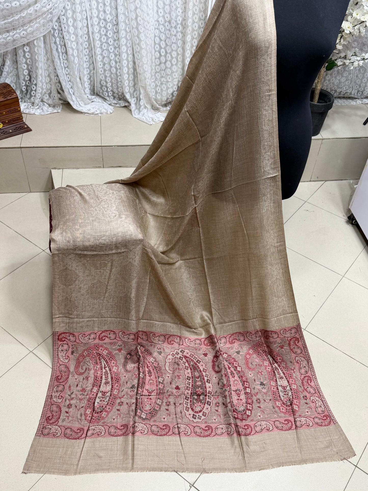 Self Toosh Kani Palla Shawl Made in Kashmir | Perfect Gift For Winters