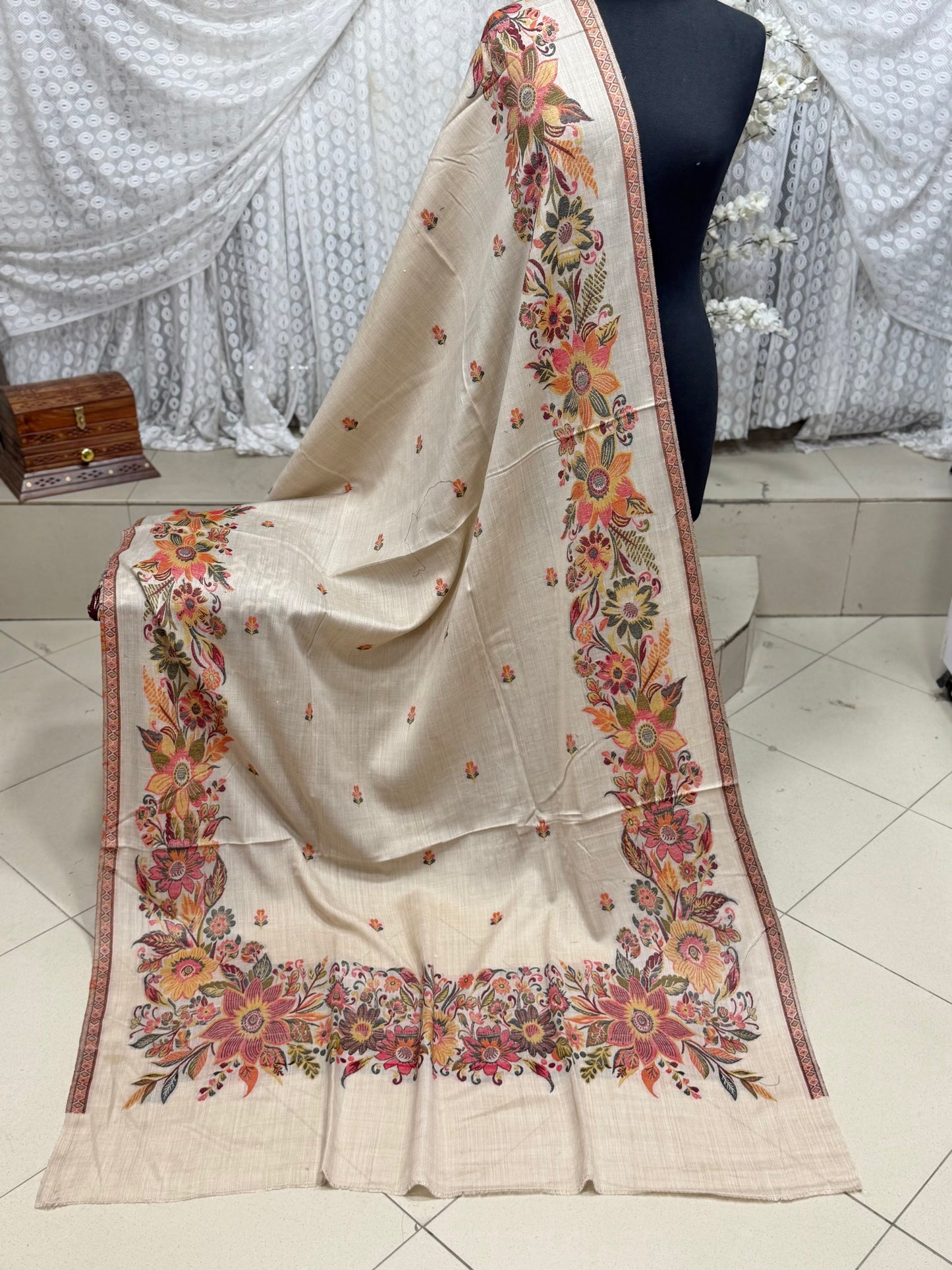 Pashmina Wool Kani Border Shawl in Full Size Gulabkar Border | Skin New