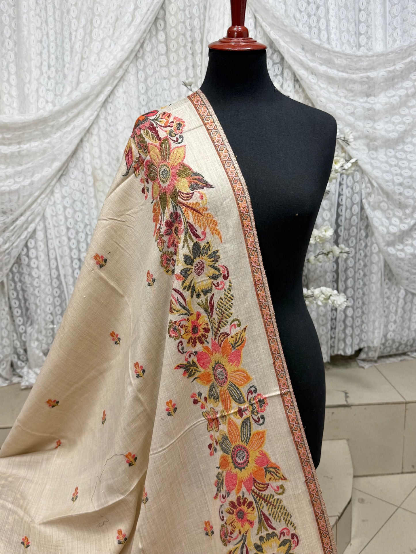 Pashmina Wool Kani Border Shawl in Full Size Gulabkar Border | Skin New