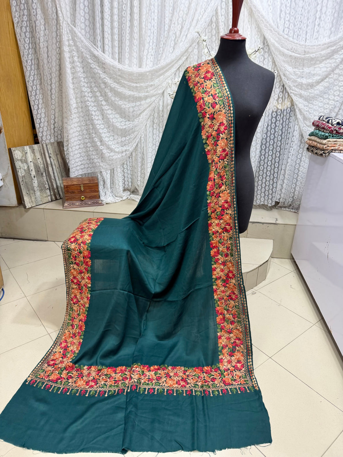 Kashmiri Shawl | Fine Pashmina Aari 4 Side Border Shawl Gift Item | Zinc