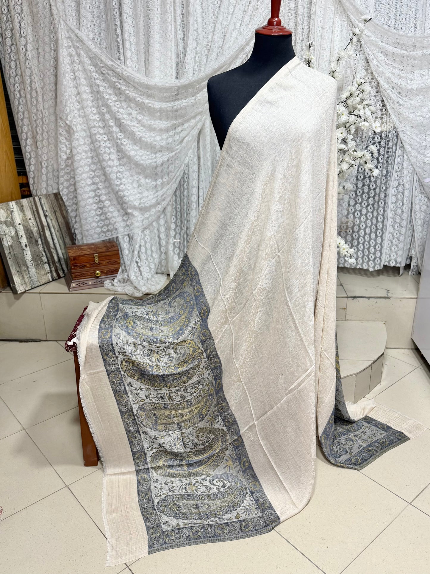 Self Toosh Kani Palla Shawl Made in Kashmir | Perfect Gift For Winters
