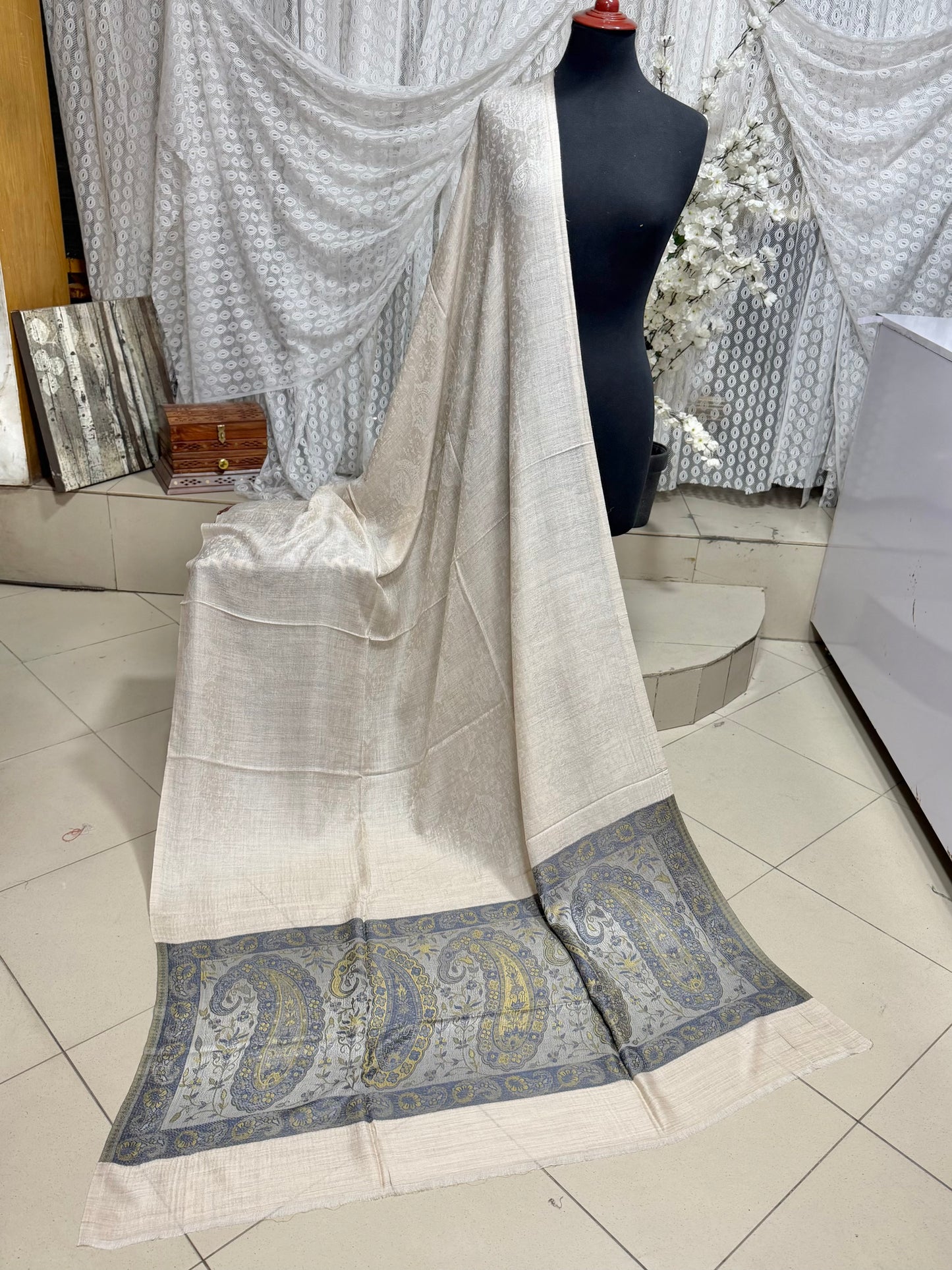 Self Toosh Kani Palla Shawl Made in Kashmir | Perfect Gift For Winters