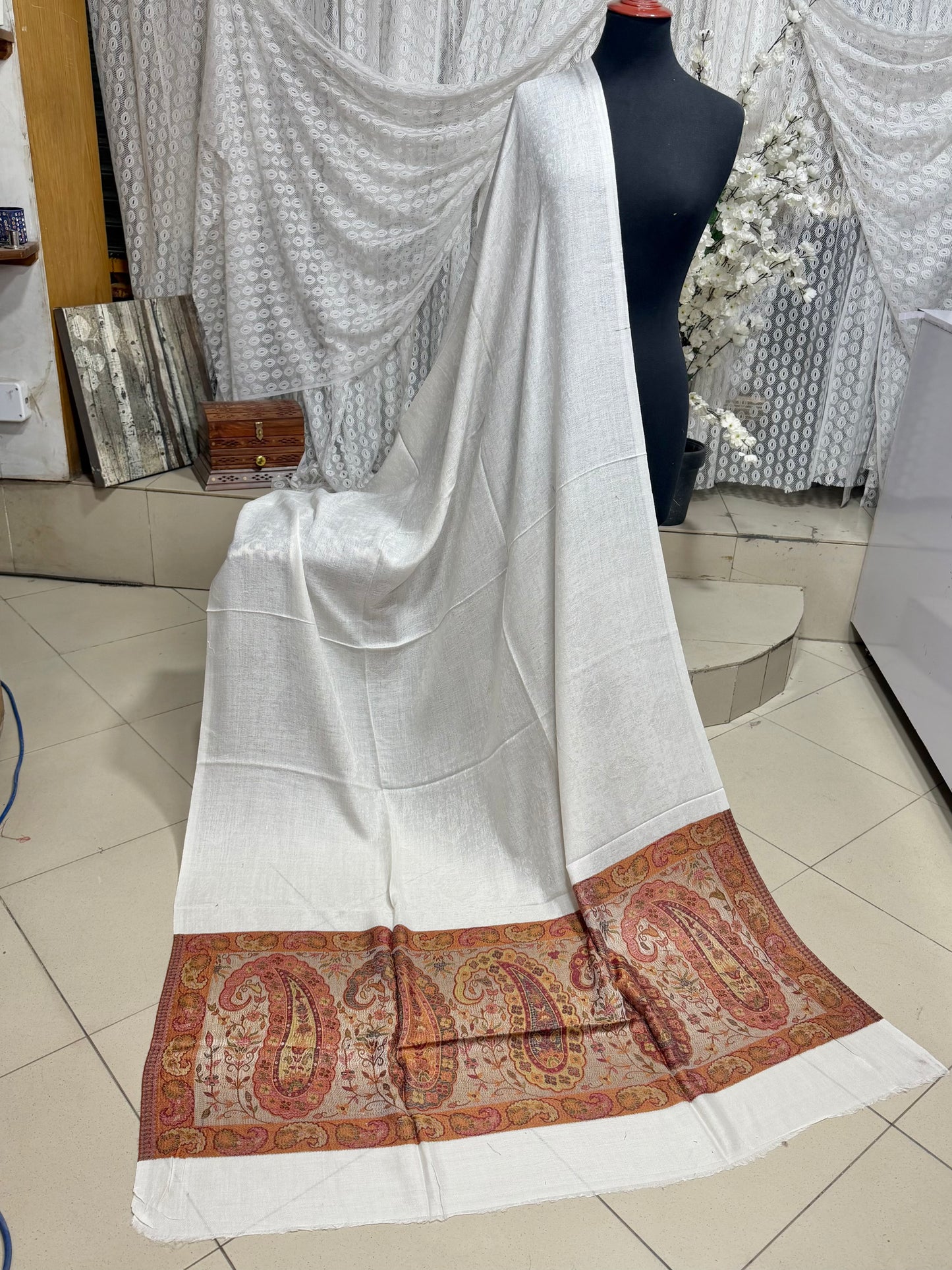 Self Toosh Kani Palla Shawl Made in Kashmir | Perfect Gift For Winters