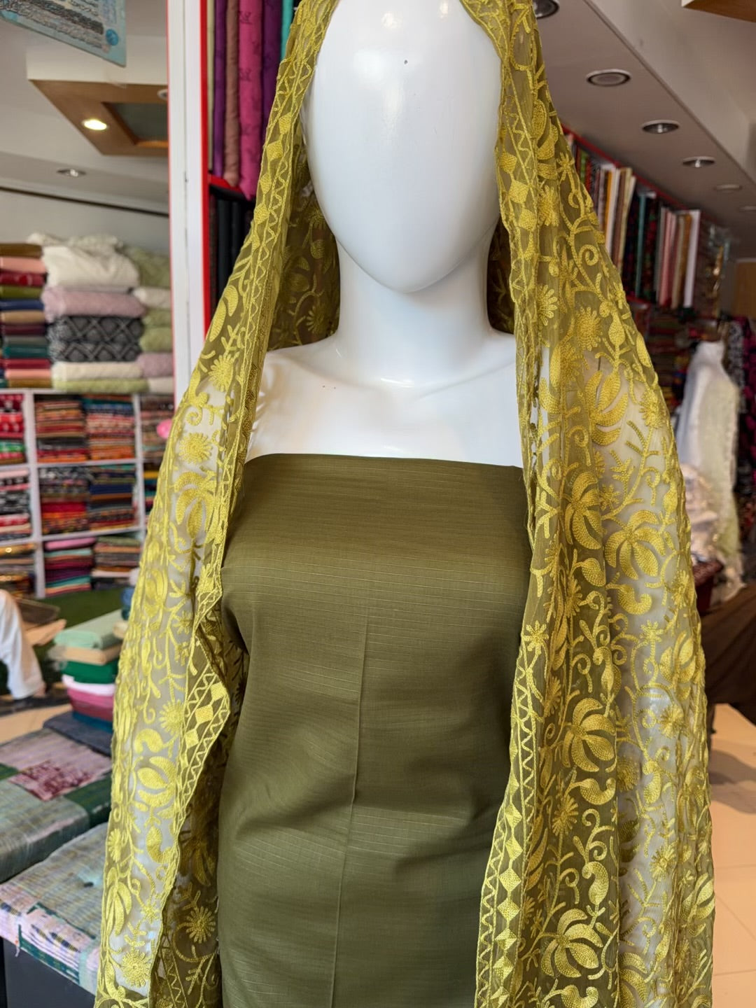 3 Piece Doria Lawn Suit With Chiffon Embroidered Dupatta | Mehndi Green