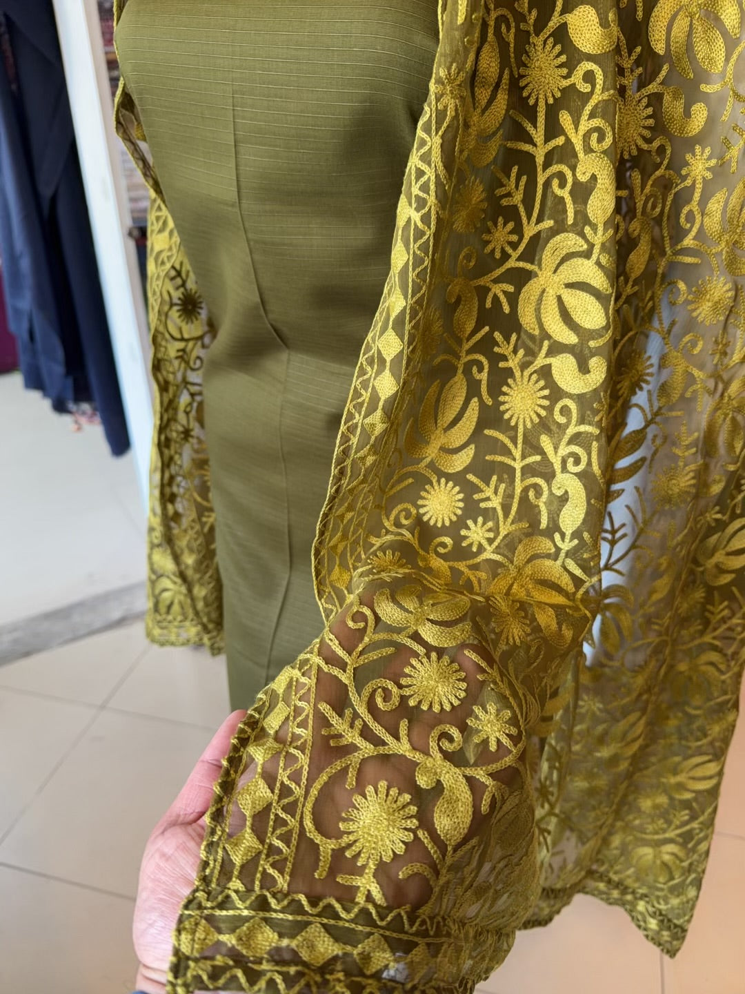 3 Piece Doria Lawn Suit With Chiffon Embroidered Dupatta | Mehndi Green
