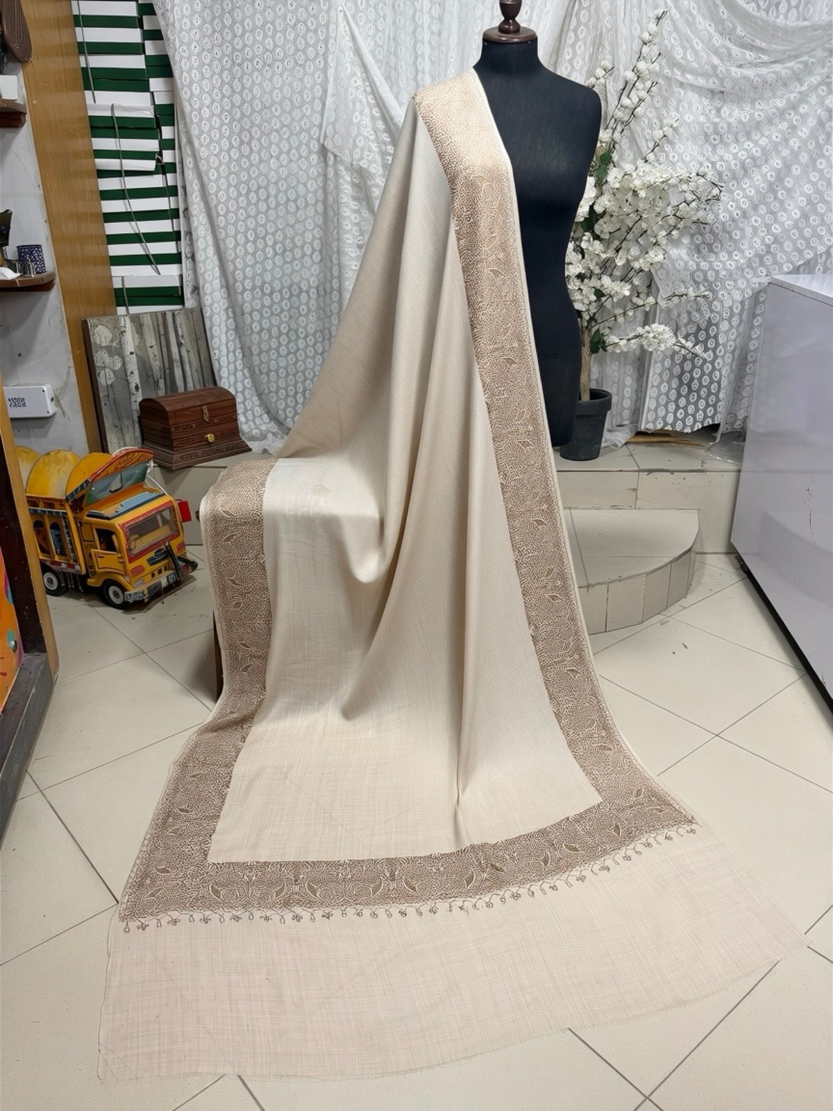Kashmiri Shawl | 4 Side Wide Border Kashmiri Embroidery | Skin On Skin