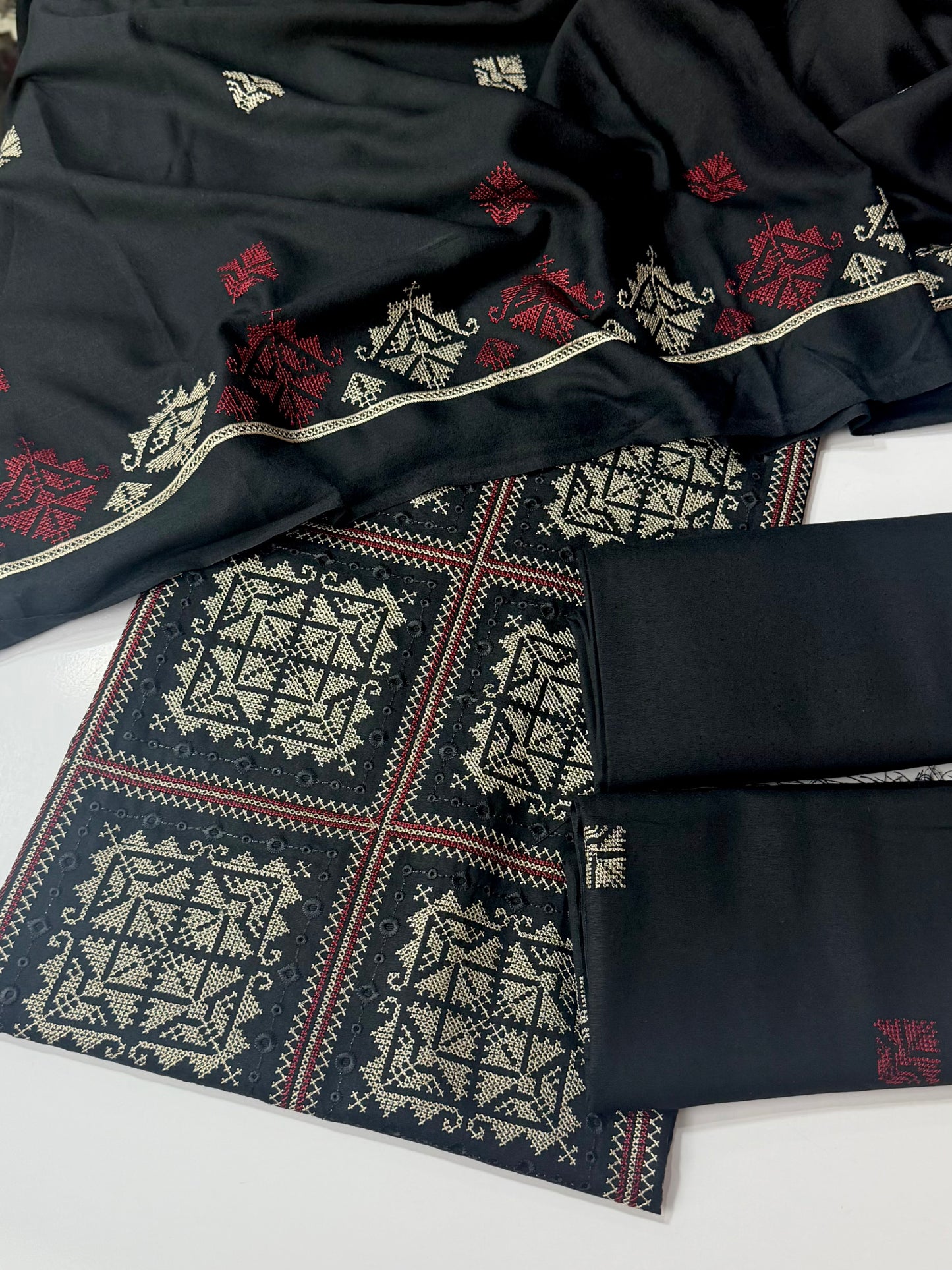 Karandi 3 Piece Embroidered Suit With Same Dupatta Shawl | Black