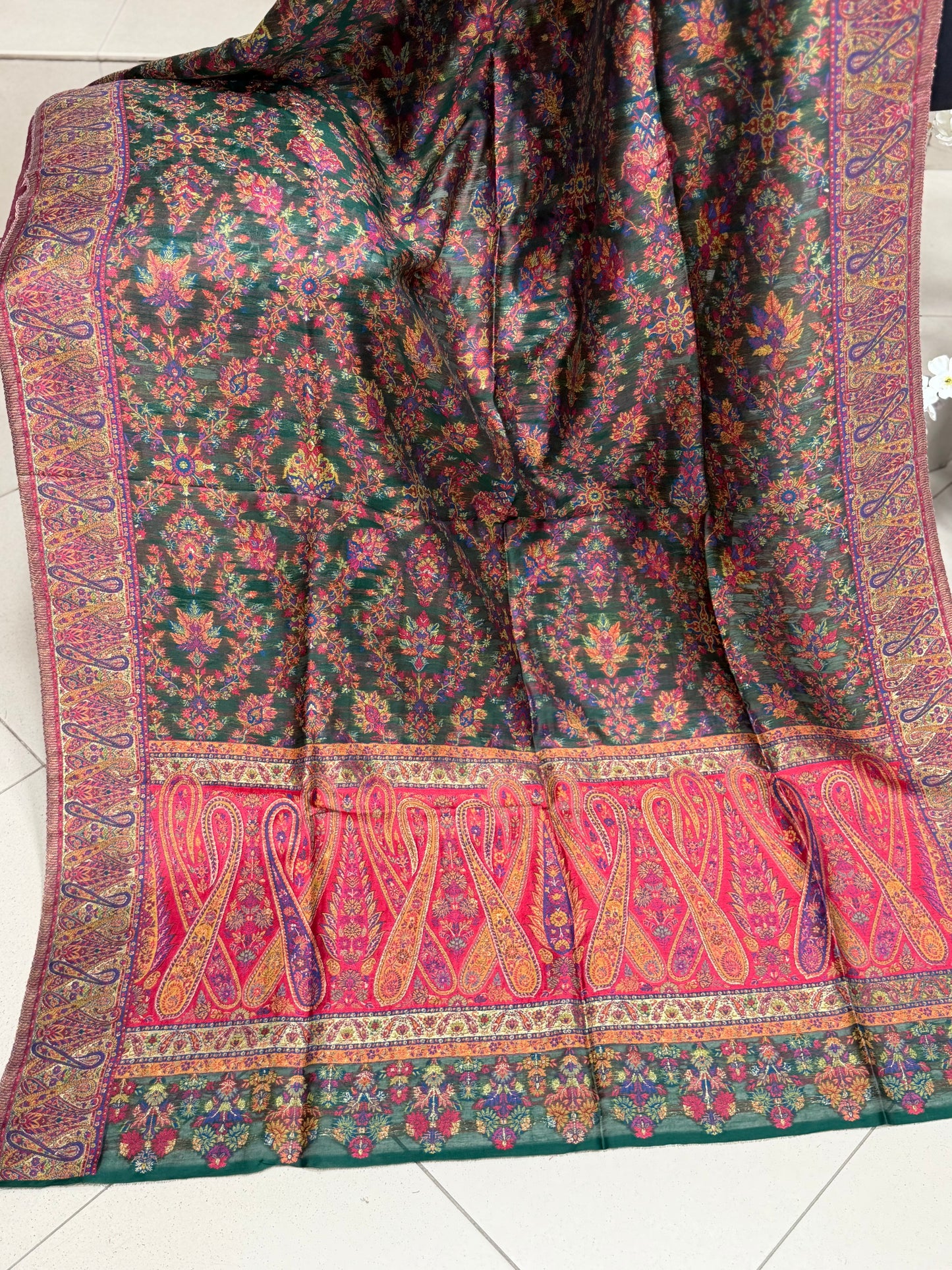Embroidered Bedsheet 2 Pillows King Size