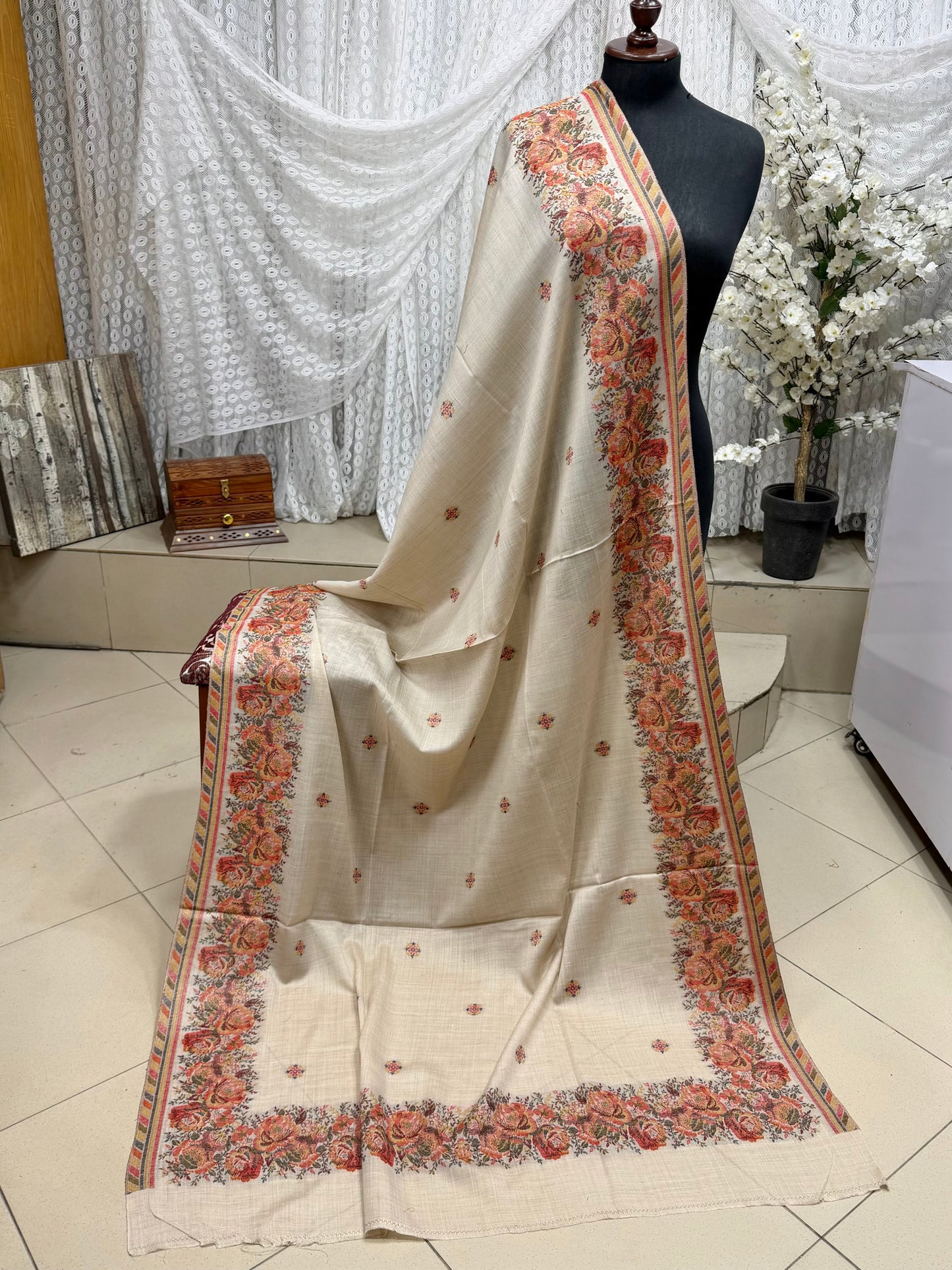 Pashmina Wool Kani Border Shawl in Full Size Gulabkar Border | Skin New