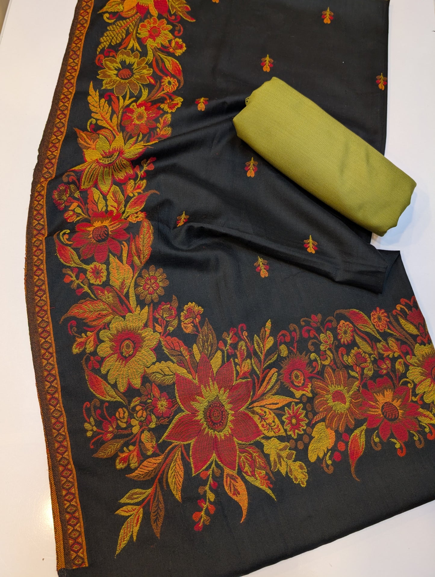 Kani Shawl With Plain Marina Suit | Black With Pear Green