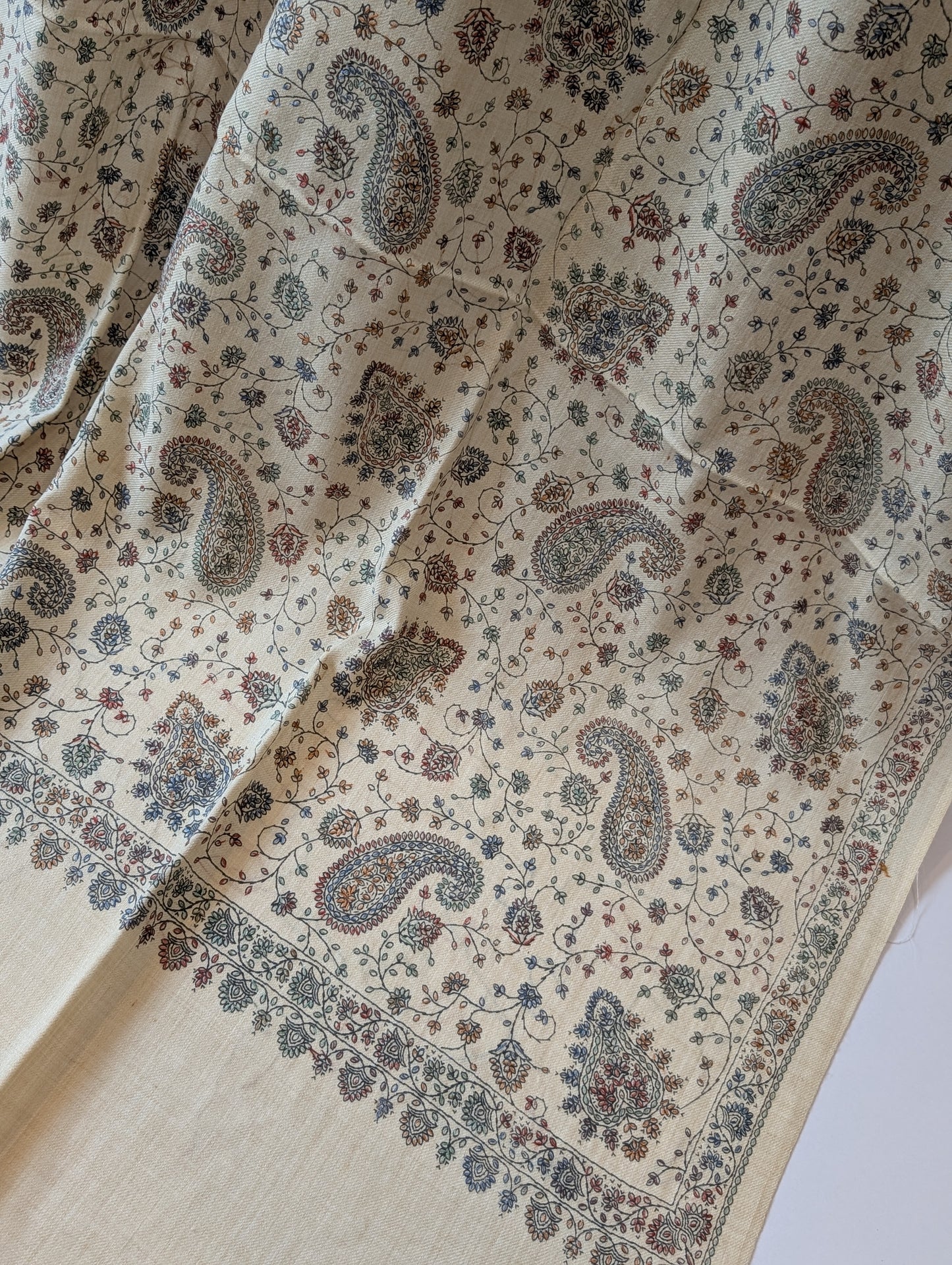 Pashmina Shawl Jaal | Hand Embroidery and Print Beautiful Shawl in Sale | Light Skin