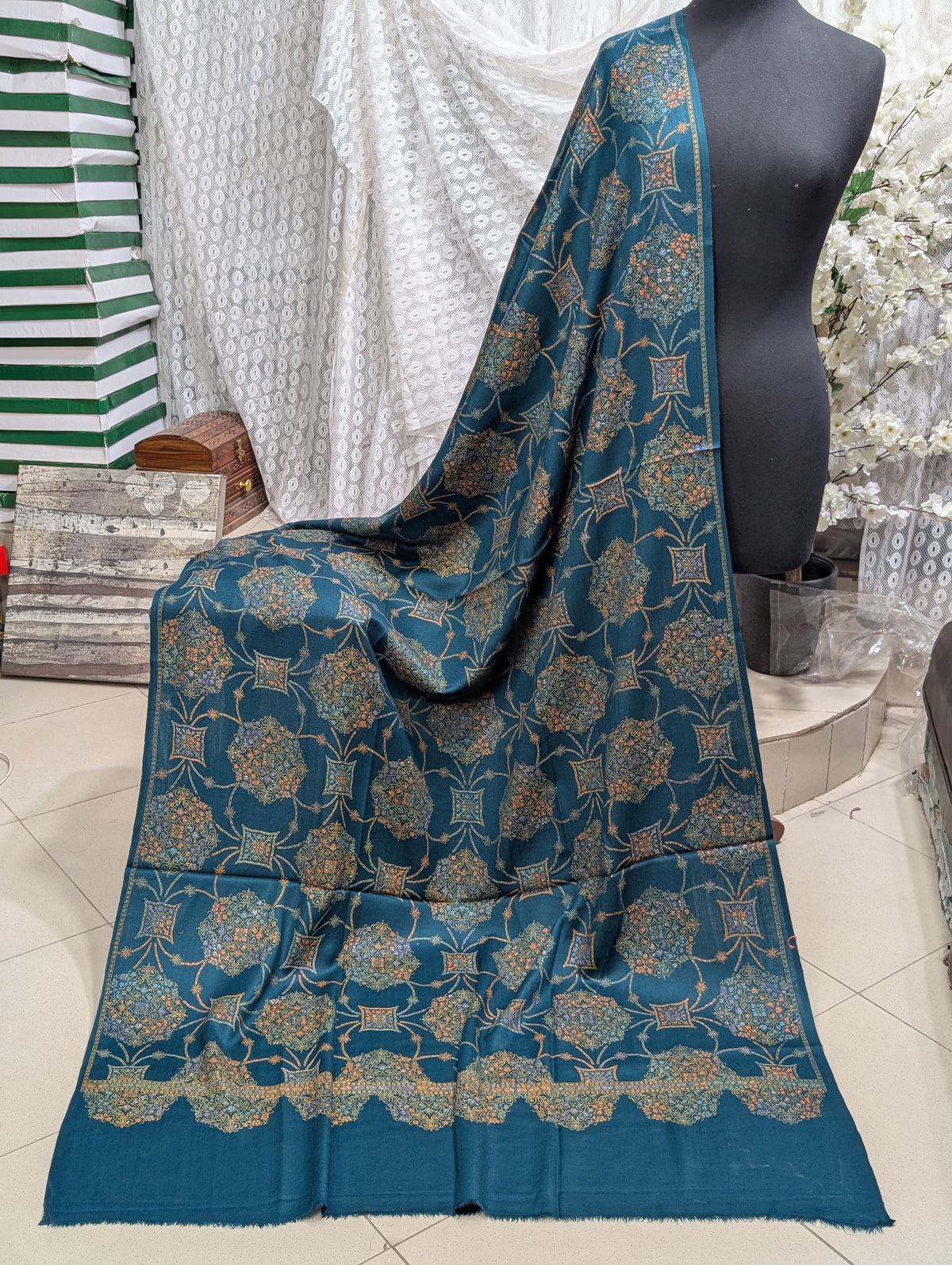 Pashmina Shawl Jaal | Hand Embroidery and Print Beautiful Shawl in Sale | Zinc