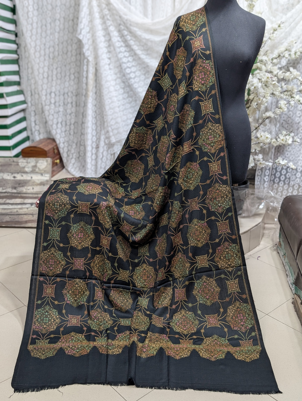 Pashmina Shawl Jaal | Hand Embroidery and Print Beautiful Shawl in Sale | Black