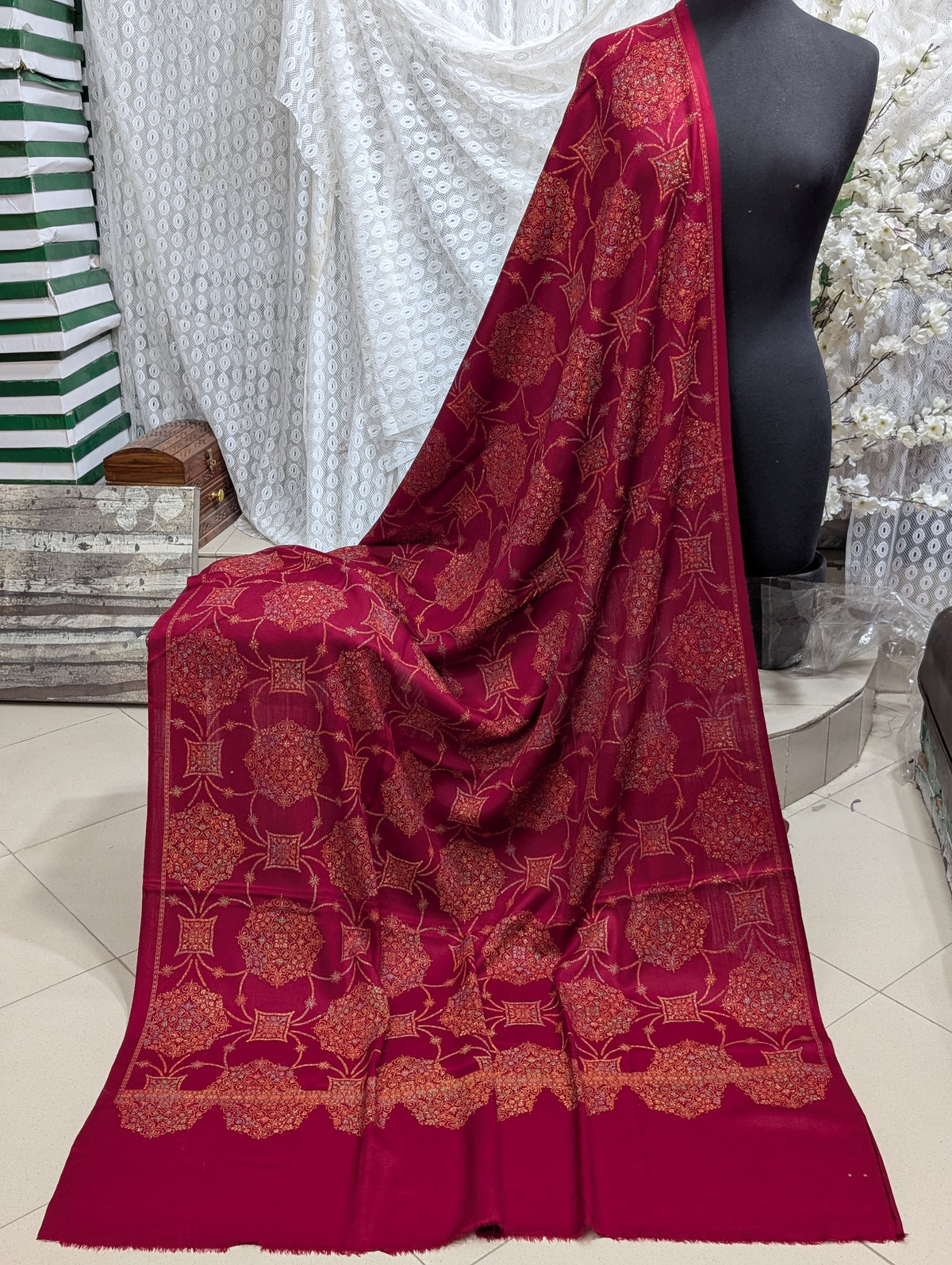 Pashmina Shawl Jaal | Hand Embroidery and Print Beautiful Shawl in Sale | Maroon