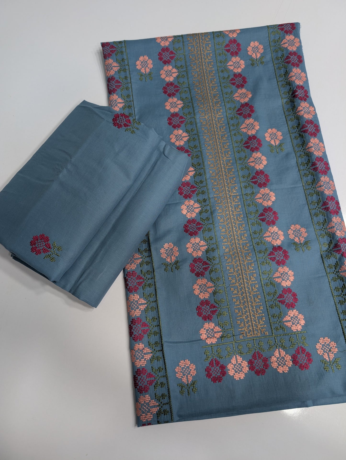 Breeze Lawn 2 Pc Embroidered Suit Separate Sleeves | Zinc Grey