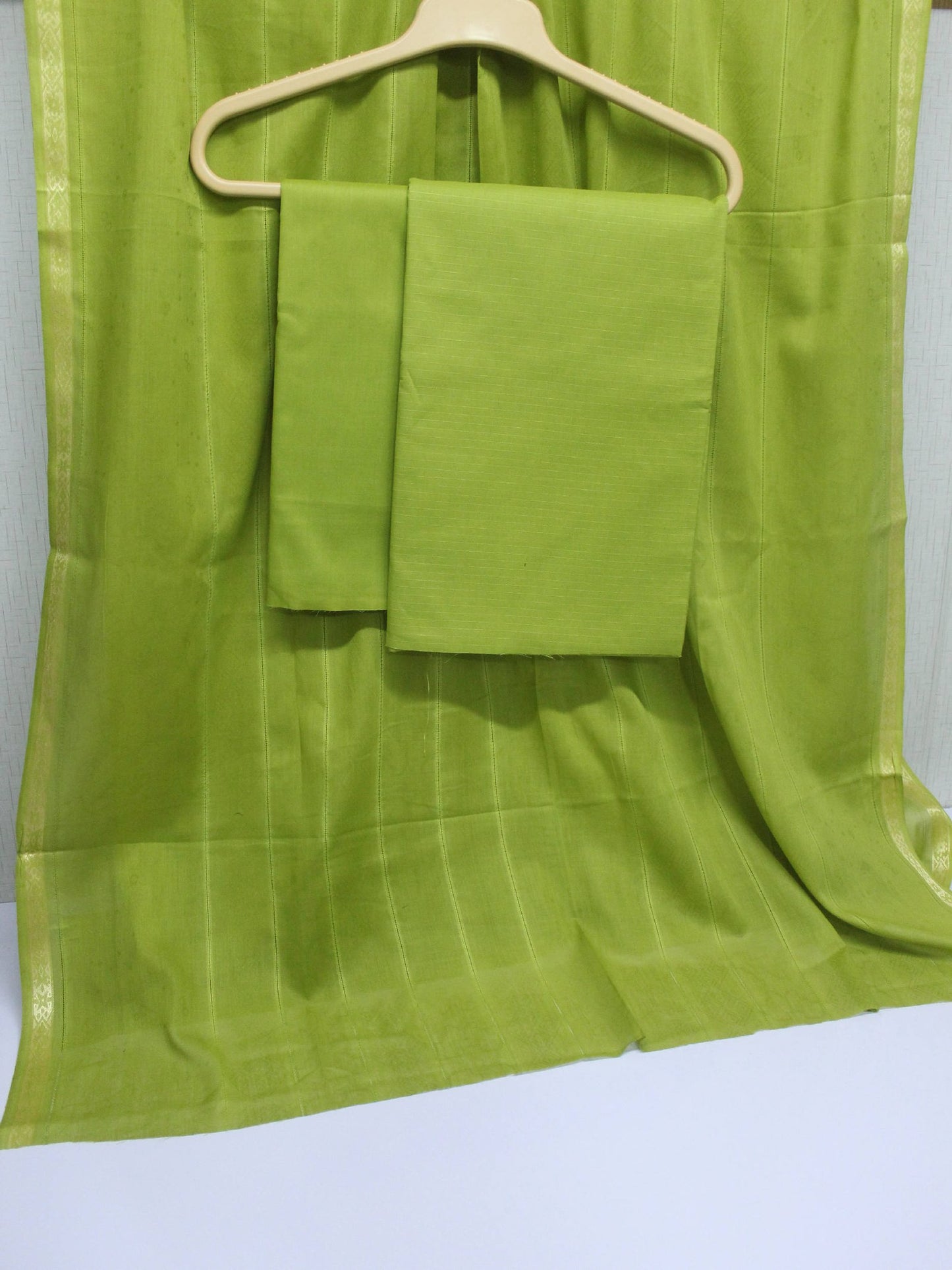 3 Piece Doria Lawn Suit with Jacquard Tarkashi Shawl | Pear Green