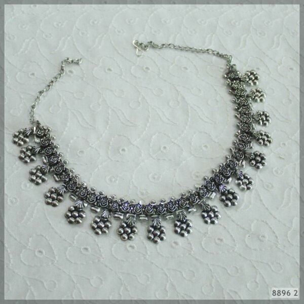 Gilet Chokar Necklace Oxidized