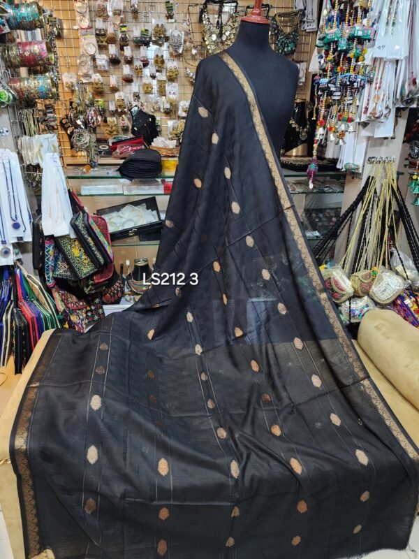 Pure Lawn Self Tarkashi Shawl Jackard Work - Image 2